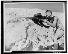 Photo:Middle East New Zealand Machine Gunner 1942 WW2 Soldier Firing Rifle picture