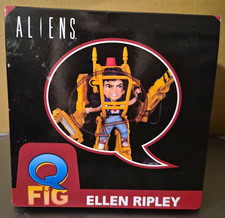 QMx Alien & Aliens Q-Fig Figure Bundle – Xenomorph (#92) & Ellen Ripley in Power picture