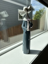 Vintage Lladro Serene Moment Blue Nun Figurine #5550  Retired 1988-1993 Signed picture