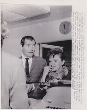1965 Press Photo Actress Judy Garland and Mark Herron Get Married in Las Vegas picture