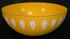 Catherineholm Iconic Lotus Yellow White Enamelware 9.5