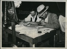 1933 Press Photo Checking applications passed in by Bonus Marchers at Fort Hunt picture