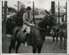 1933 Press Photo Mrs Richard Babcock at Children's Drag Hunt Aiken S Carolina picture
