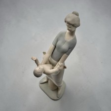 LLADRO Vintage MOTHERHOOD FIGURINE #4575 Matte Finish Mother Child Broken Finger picture