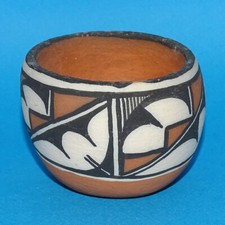 Vint Santo Domingo Pueblo 2 1/4” Polychrome Pottery Pot Bowl Signed F.T./ S.D.P picture