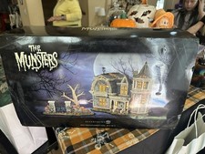 Dept. 56 The Munsters Village 1313 Mockingbird Lane  6005631 Retired picture