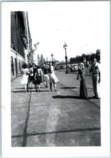 c1940s Chicago, IL Michigan Ave Women Walking 5