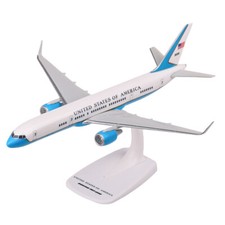 PPC USAF Air Force Two Boeing C-32A 757-200 90016 Desk Model 1/200 AV Airplane picture