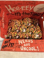 Vintage 1976 Happy Days The Fonz Fonzie 100 Buttons, In Display Box 🔥🔥 picture