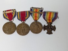 Lot of 4 Vintage WWI WWII US Military Medals Victory Oregon State France Clasp picture