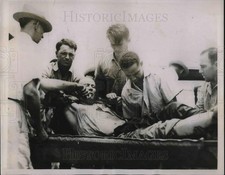 1936 Press Photo Prison guard Tom Fluitt injured in manhunt for escaped convict picture