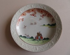 UNUSUAL JAPANESE KUTANI OR KAKIEMON DISH PLATE,  MT. FUJI, FIGURES, MEIJI PERIOD picture
