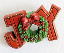 Hallmark PIN Christmas Vintage JOY WREATH 1977 Nostalgic WOOD LOOK Brooch picture