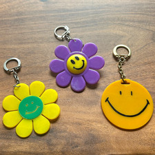 Vintage Retro Keychain Set 3 Smiley Face Daisy Flower Power Purple Yellow Green picture