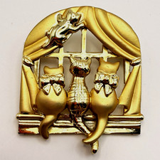 Vintage Signed OAJC Gold Tone 3D Cats Window Scene Brooch Pin Whimsical Figural picture