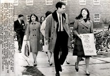 LG985 1965 AP Wire Photo OBERLIN COLLEGE STUDENTS VIETNAM PROTEST FASTERS MARCH picture