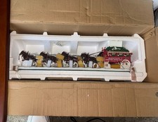 Danbury Mint 2002 Classic Clydesdale Winter Majesty-Anheuser-Busch wood base VSA picture