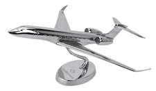 Lupa Gulfstream Aerospace G700 Chrome Metal Desk Display Model 1/115 Airplane picture