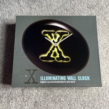 Vintage 1996 X Files 👽 TV/Movie Wesco Light-Up Wall Clock - Battery Operated picture