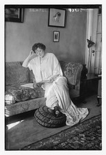 Photo:Frieda Hempel 1900s German Soprano Reading on Couch Opera Singer picture