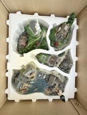 Danbury Mint Fisherman’s Cove Village Colin Gough Lighthouse Harbor, New picture