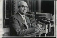 1958 Press Photo Lewis Strauss at Final Press Conference after Resignation picture