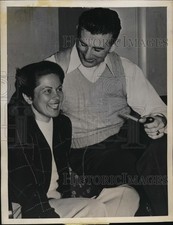 1946 Press Photo Hugh Gallernesu of Chicago Bears & Mary Owens - net28784 picture