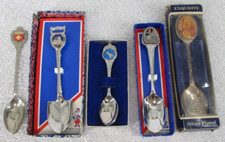 Travel Souvenir Collector Spoons States Places Countries Vintage Mixed Lot of 5 picture