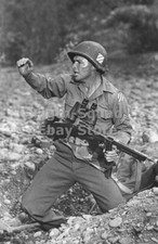 WW2 Picture Photo American soldier in the batle 5873 picture