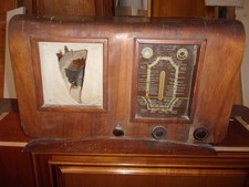 OUT OF ATTIC NICE OLD TSF RADIO SET picture