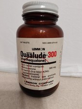 AUTHENTIC VINTAGE QUAALUDE 300 EMPTY BOTTLE 100 TAB VERY GOOD CONDITION picture