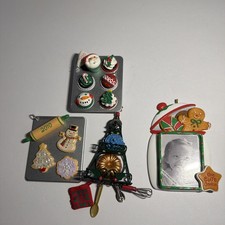 Hallmark 2010 Season’s Treatings Cupcakes Lot Of 2  Ornament + 2 2005 Ornaments picture
