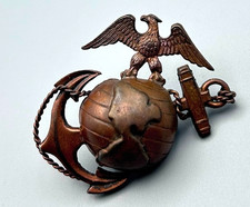 WWII 1943 USMC Marine Officer EGA Eagle Globe Anchor Hat Badge by Imperial H&H picture