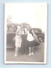 Old Vintage Photo AFFECTIONATE TRIO MAN WOMEN CLASSIC CAR ORIGINAL SNAPSHOT picture