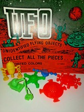 Vintage 6 UFO Space Ships & Flying Saucer Vending Machine Toy Prizes NOS SKU 32 picture