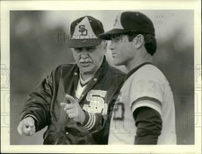 Press Photo San Diego Manager giving instruction to his player - lry13855 picture