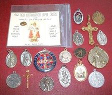 18 VINTAGE RELIGIOUS CATHOLIC ITEMS HOLY PENDANT MEDALS LOT *Pope *Saint *Jesus picture