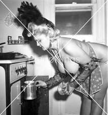 VERY RARE Original Vintage 1950s  2.25 b/w 120 Negative Art Model Jennie Lee 2 picture