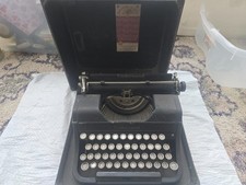 1930s Underwood Universal Portable Manual Typewriter & Case Black Textured Works picture