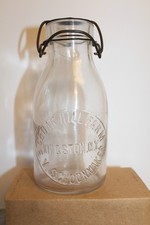ANTIQUE PINT CEDAR HILL FARM KINGSTON N.Y. E.V. SCHOONMAKER TIN TOP MILK BOTTLE picture