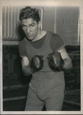 1937 Press Photo Boxer Enrico Venturi trains for bout vs Lou Ambers in NYC picture