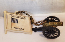 Vintage 1976 Bicentennial American Revolution cannon Keychain Flag 1776 - 1976 picture
