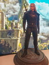 The Witcher Geralt of Rivia Fantasy Figure w/ Sword on Display Base picture