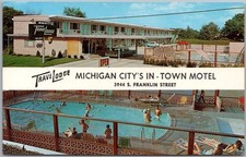 MICHIGAN CITY, Indiana Postcard TRAVELODGE MOTEL / Pool View - 1950s Cars picture