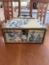VINTAGE FRENCH TOILE PATTERN KEEPSAKE BOX W/ VELVET LINING picture