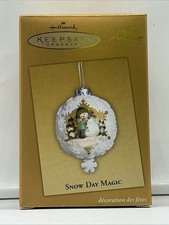 2005 HALLMARK KEEPSAKE CLUB ORNAMENT - SNOW DAY MAGIC -  picture