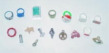 17 VINTAGE BUBBLE GUM MACHINE / CRACKER JACK PRIZES / TOYS - 1970's & OLDER picture