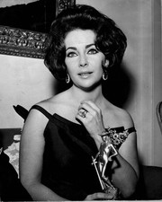 Elizabeth Taylor HOLDING David of Donatello Award PORTRAIT 1962 ORIG PHOTO MA80 picture
