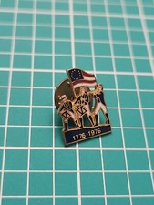 Vtg 1976 🇺🇸 Bicentennial Colonial Soldiers Gold Tone Lapel Pin  picture