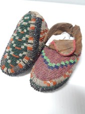 ANTIQUE CHILD'S FULLY BEADED BURIAL MOCCASINS - c1920s - LAKOTA / DAKOTA INDIAN picture